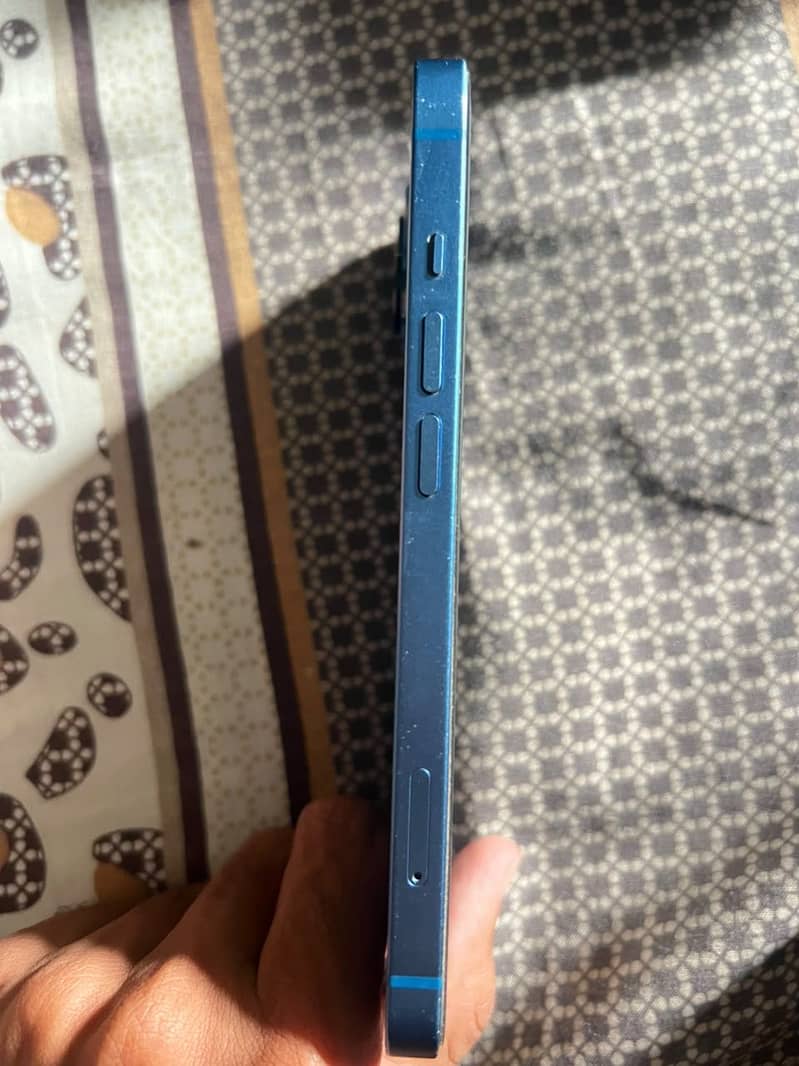 Apple iPhone 13 2