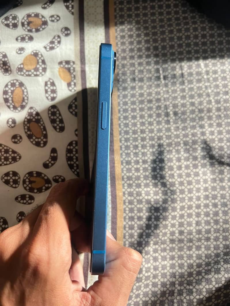 Apple iPhone 13 4