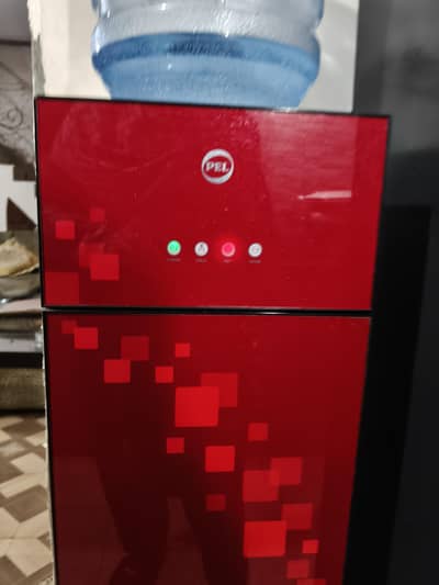 Pel dispenser Hot and cold with refrigerator