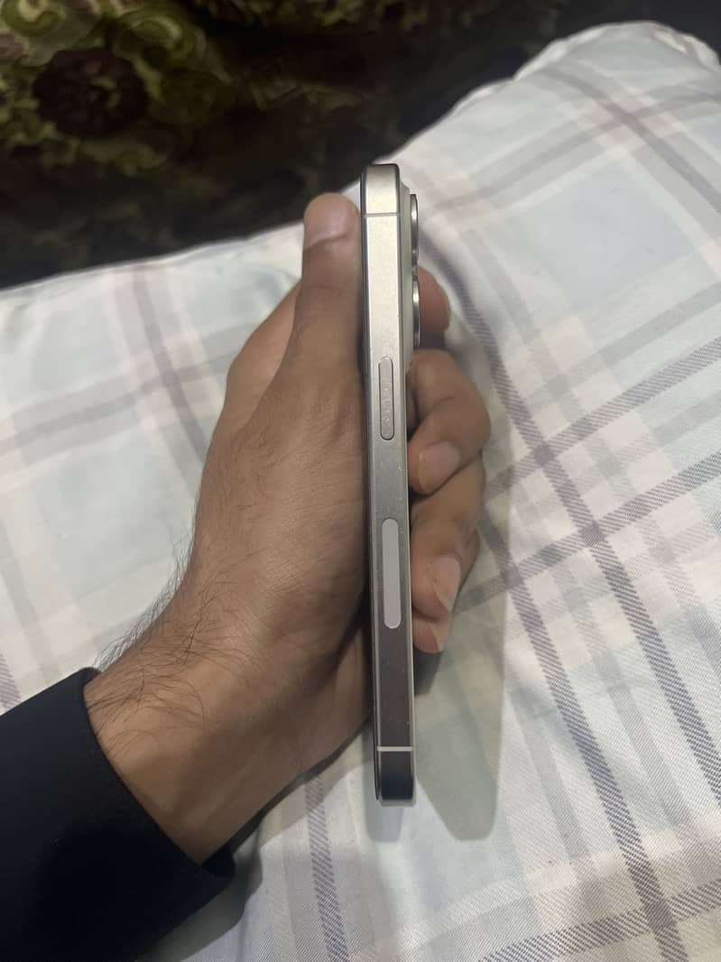 Apple iPhone 15 Pro 2