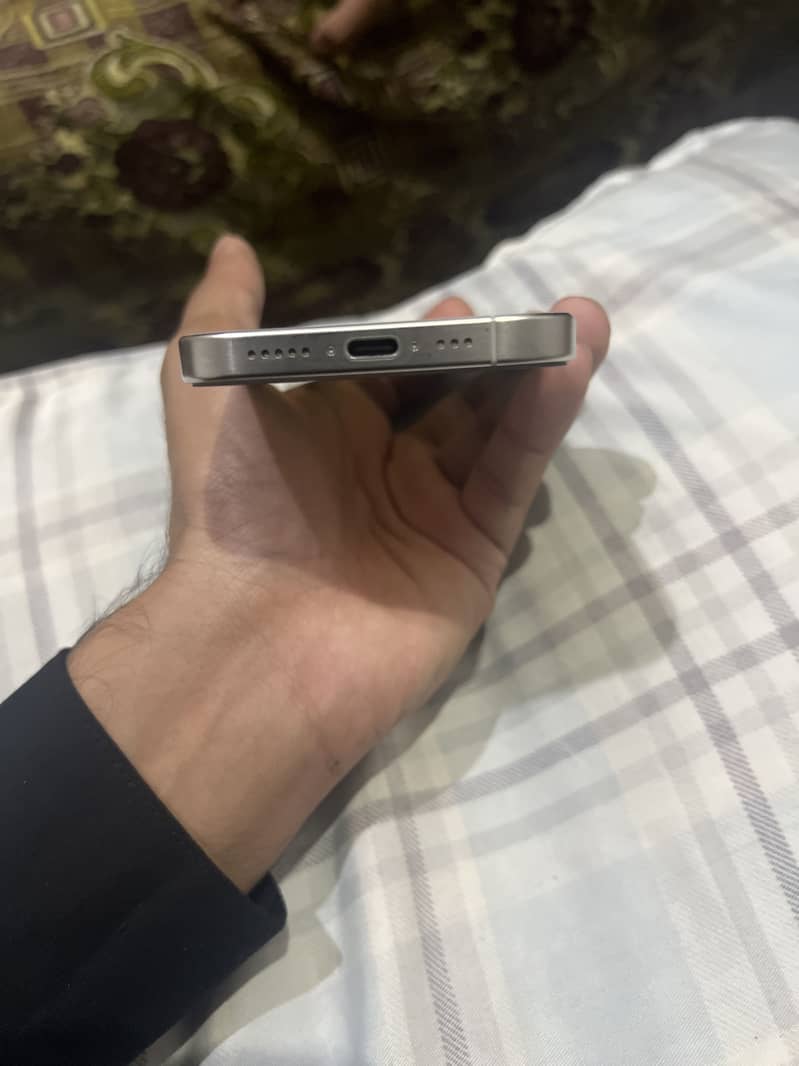 Apple iPhone 15 Pro 3