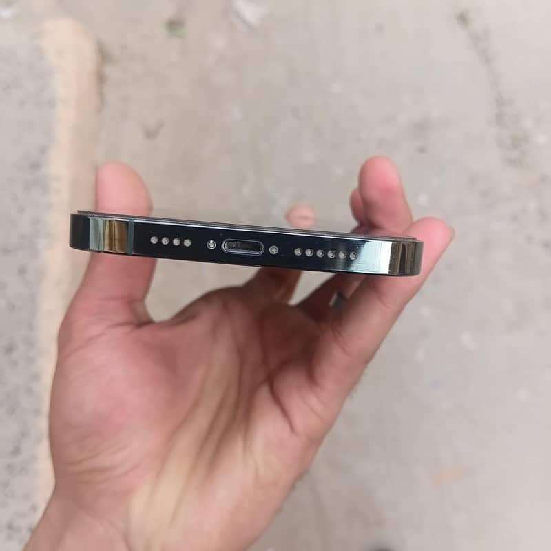 Apple iPhone 13 Pro Max 2