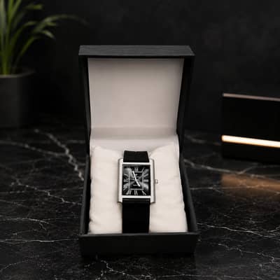 Cartier watch new article color black and silver combination