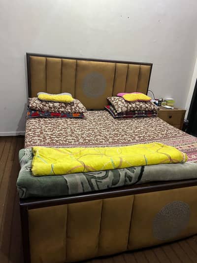 Complete bed set| King size bed