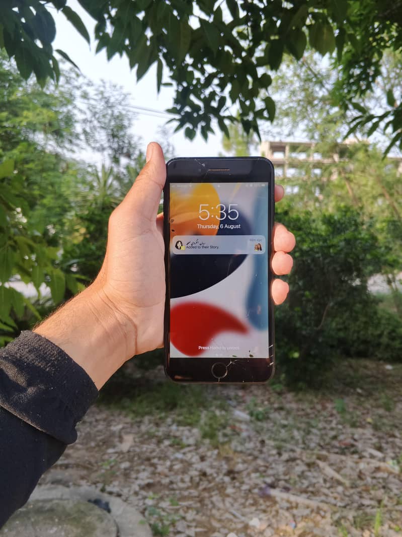 Apple iPhone 7 Plus 0
