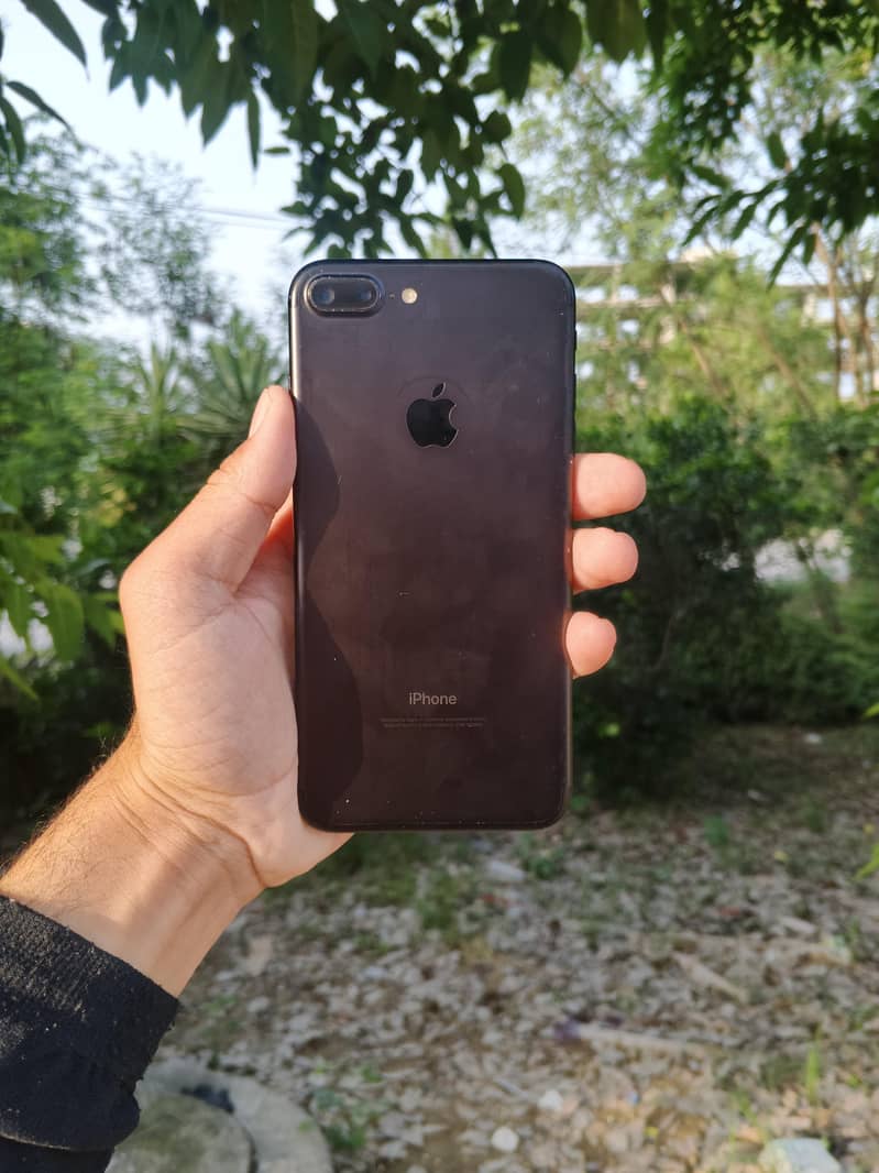 Apple iPhone 7 Plus 1