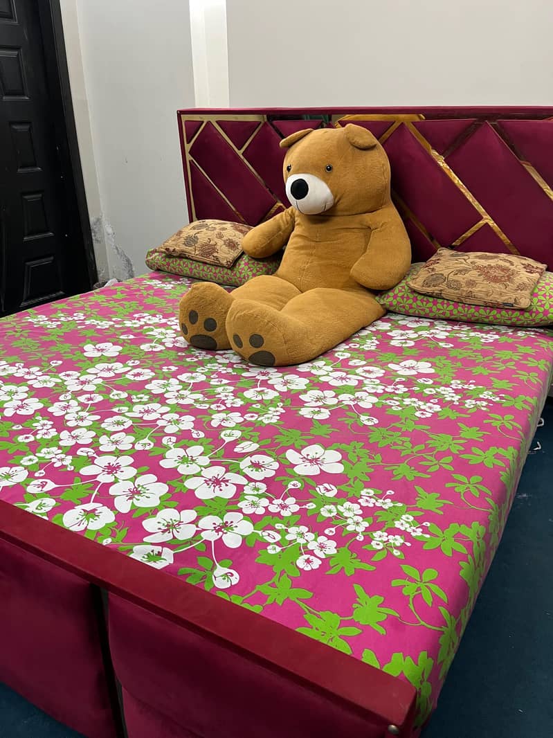Complete bed set| King size bed 0