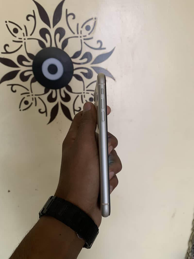 Apple iPhone 11 0
