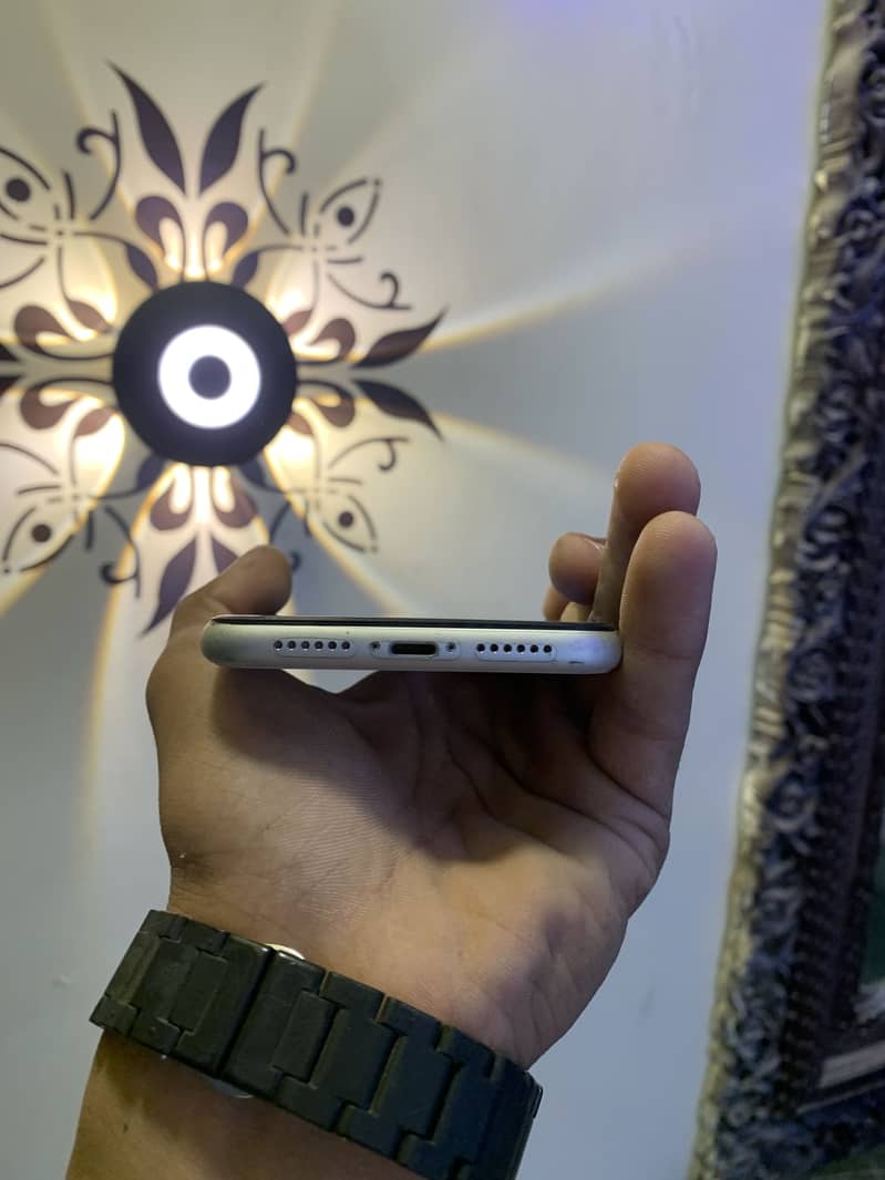 Apple iPhone 11 7