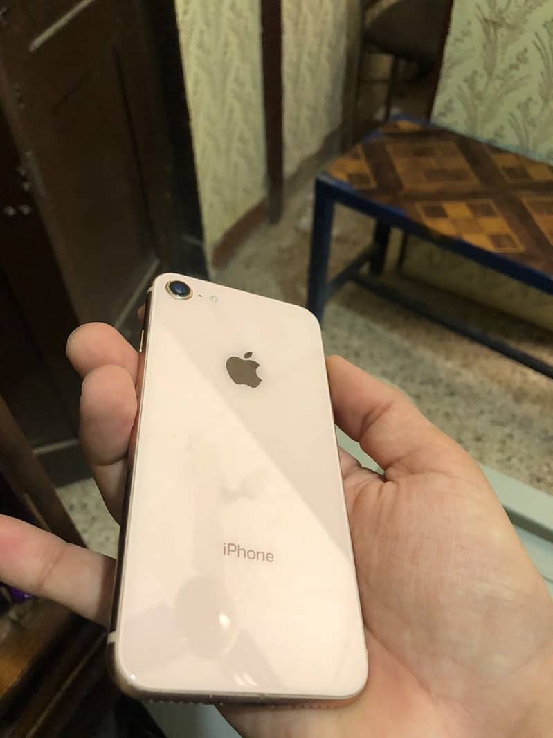Apple iPhone 8 1