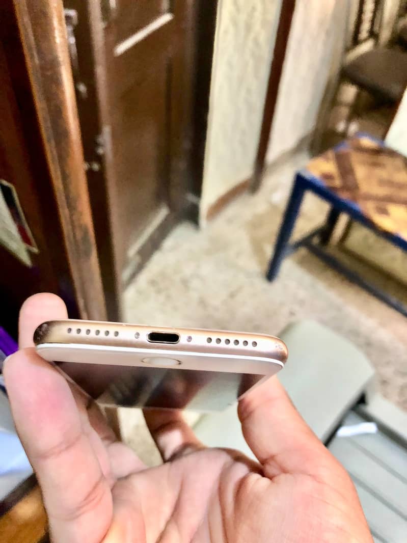 Apple iPhone 8 3
