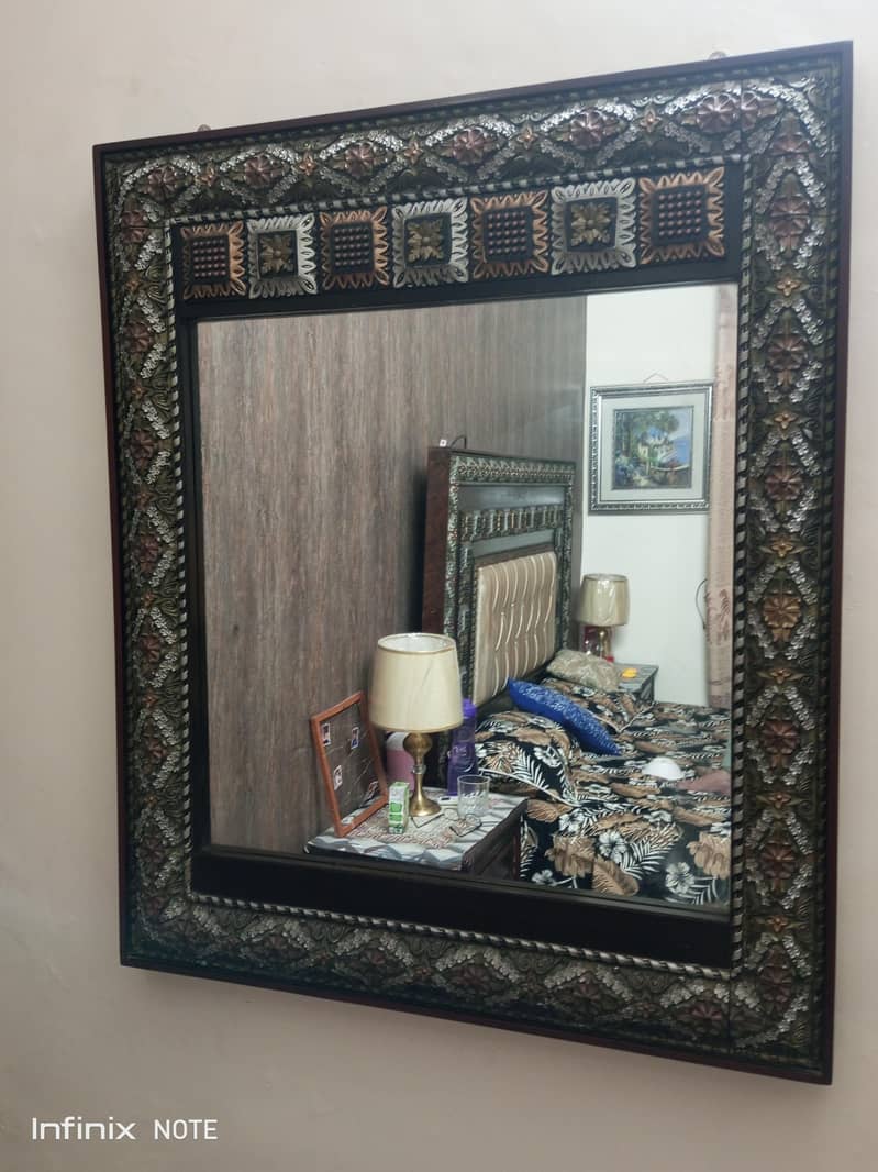 bed & mirror 0