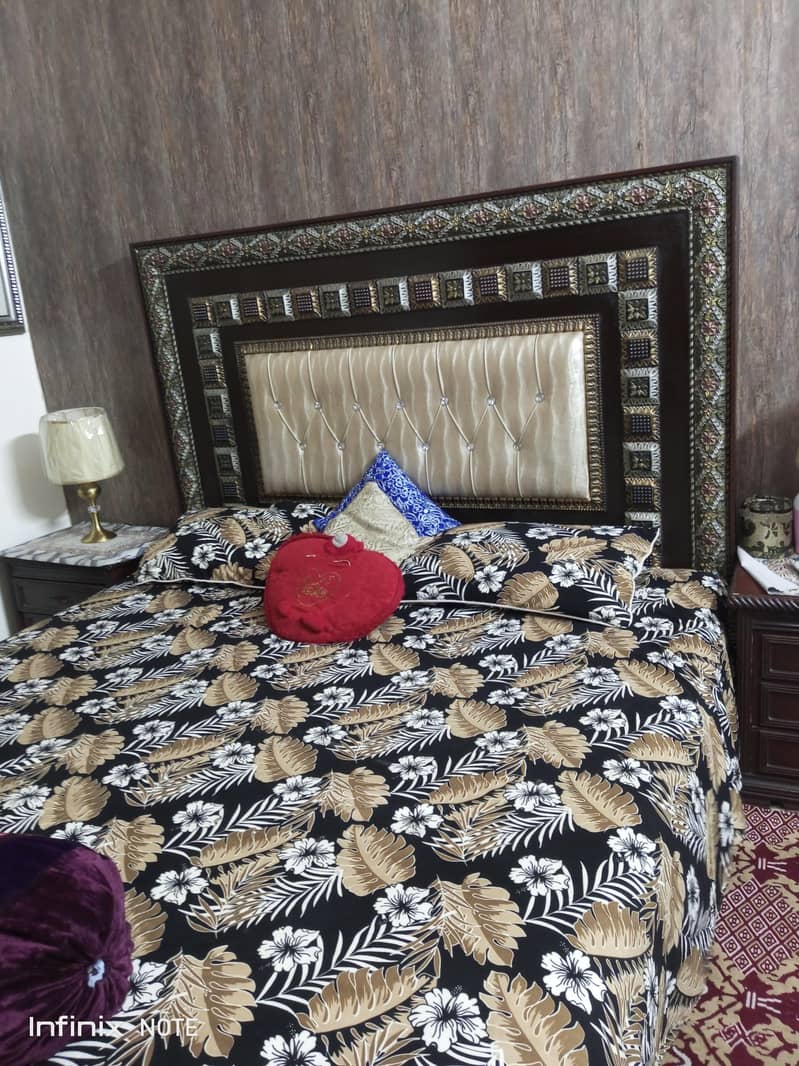 bed & mirror 1