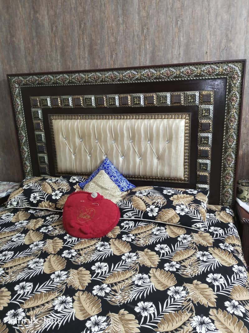 bed & mirror 3