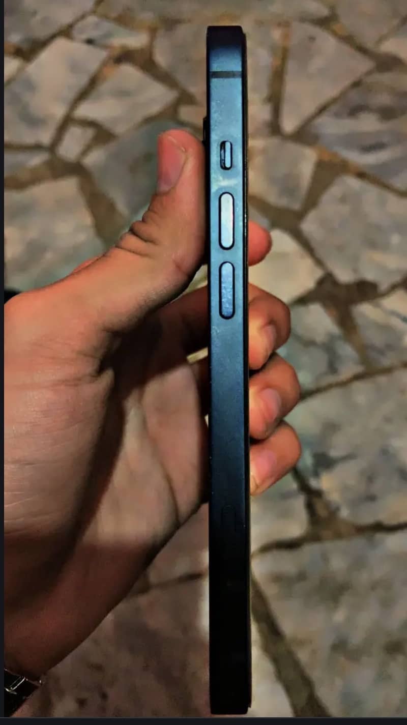 iPhone 13 3