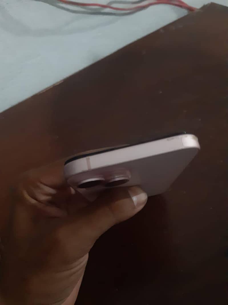 Apple iPhone 15 4
