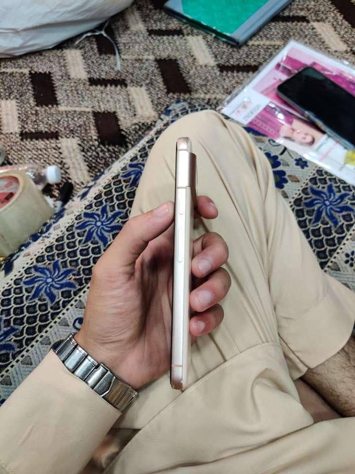 Google Pixel 8 4