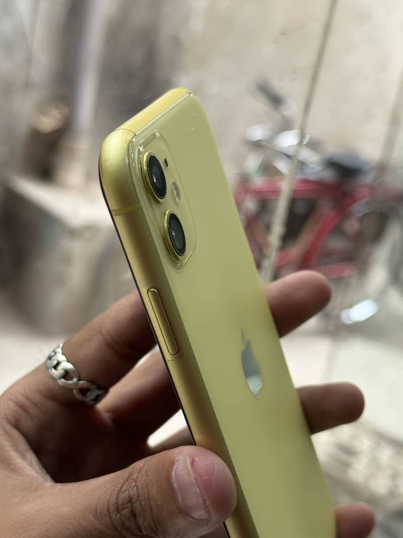 iPhone 11 3