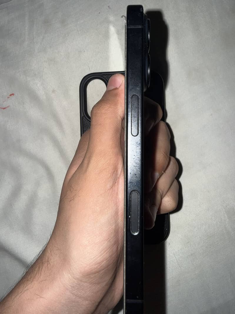 Apple iPhone 16 0