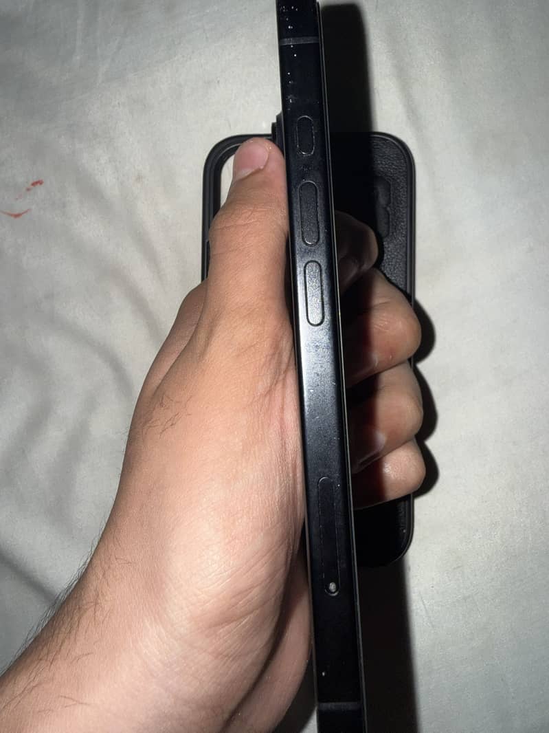 Apple iPhone 16 2