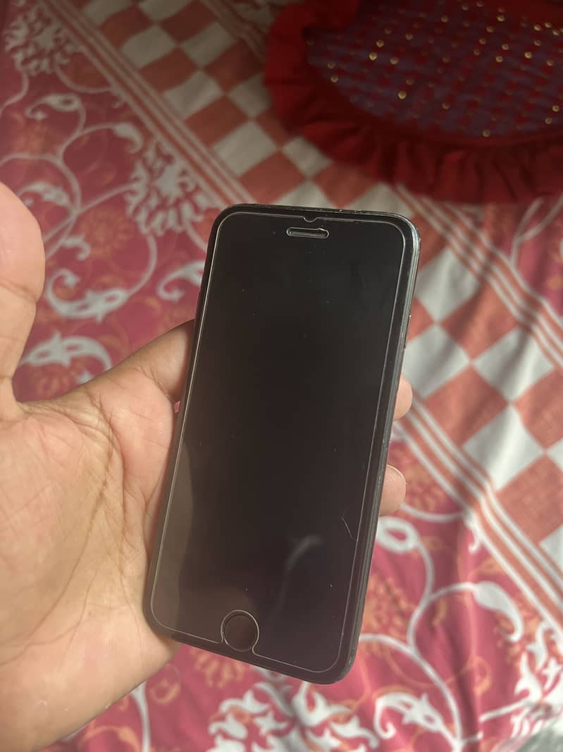 Apple iPhone 7 0