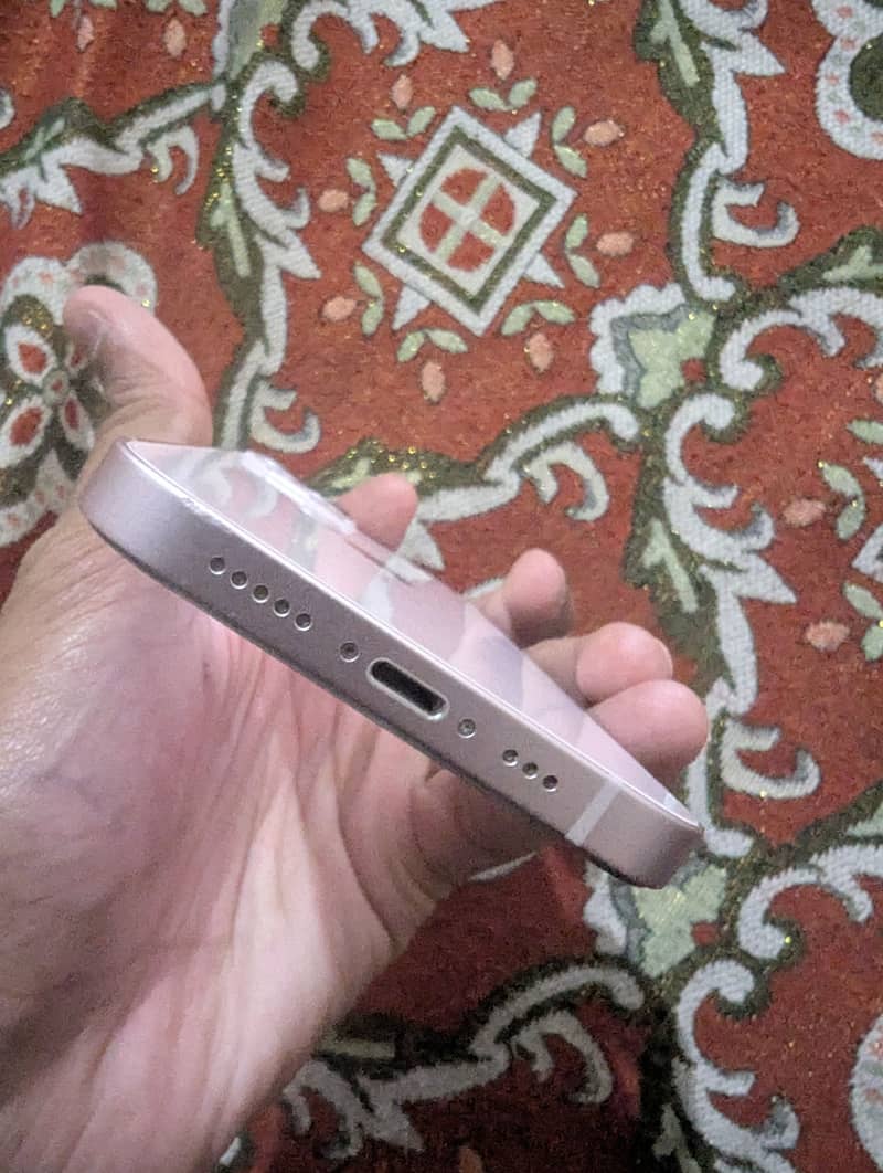 Apple iPhone 13 2