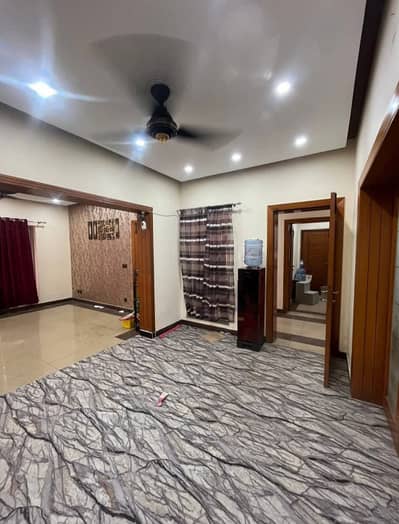 10 Marla Lower Portion For Rent In Janiper Block Bahria Town Lahore