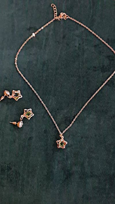 Green core star set elegance in air