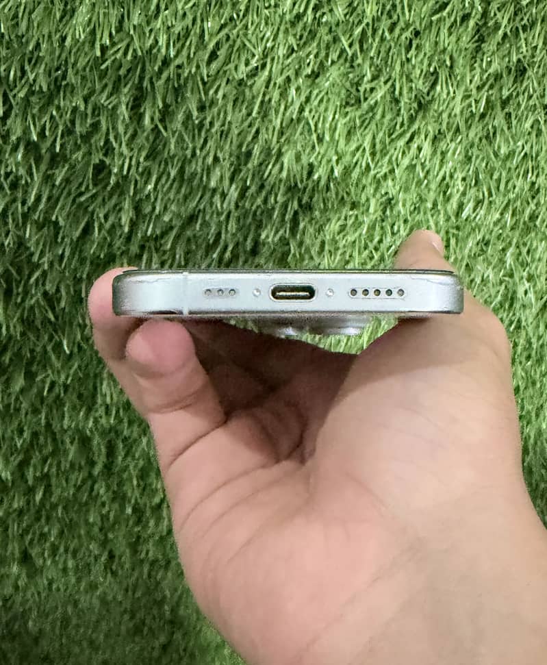 Apple iPhone 16 Pro 1