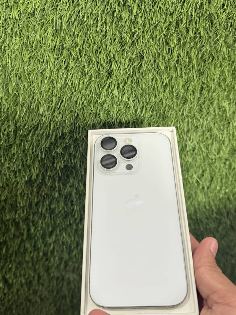 Apple iPhone 16 Pro 4
