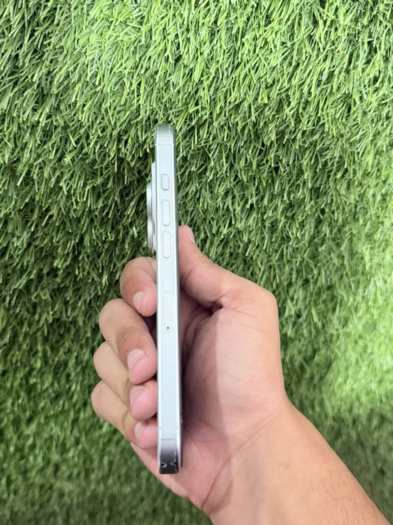 Apple iPhone 16 Pro 5