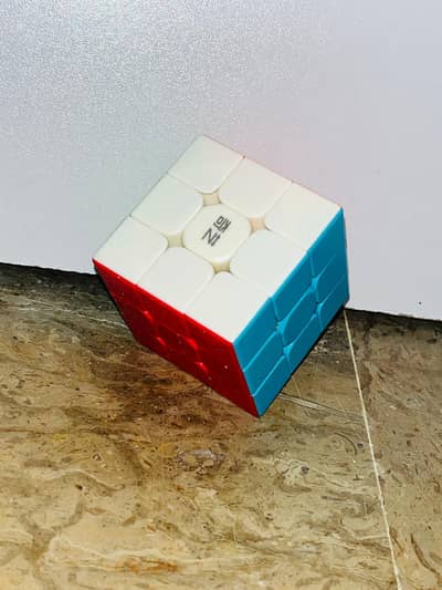 3 by 3 Rubix cube in Full new condition 1 weak used only in low price