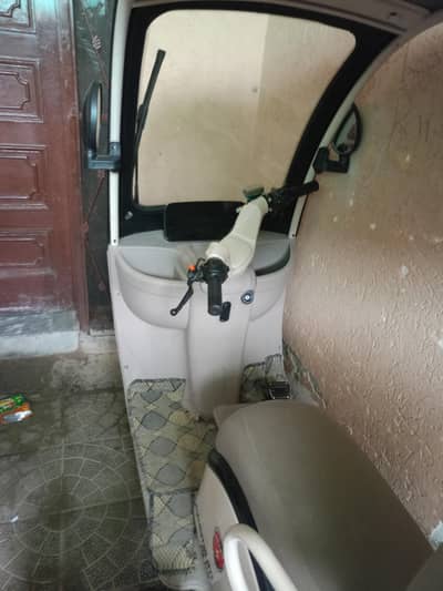 Metro Premium Plus Electric Scooty