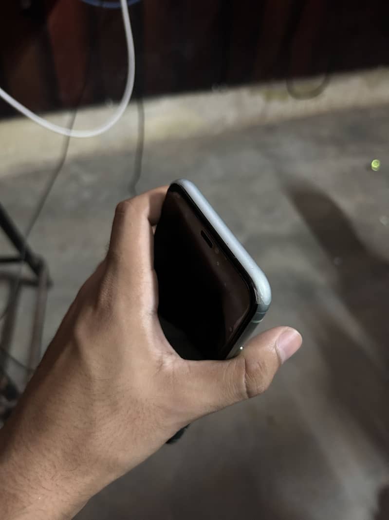 Apple iPhone 11 3