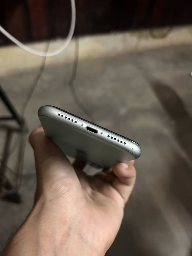 Apple iPhone 11 6