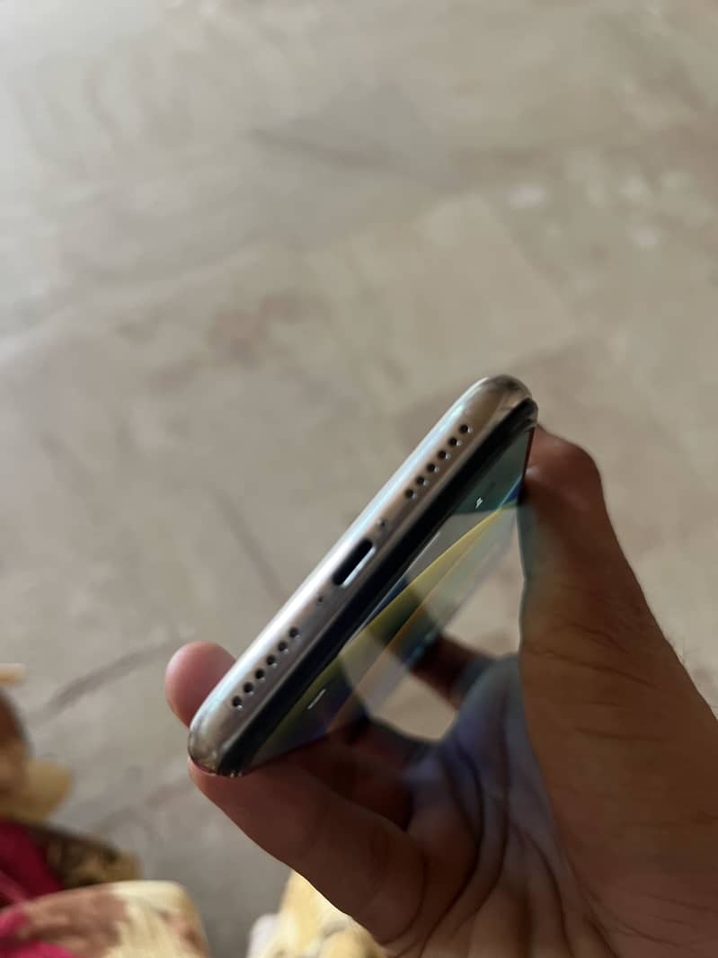Apple iPhone X 3