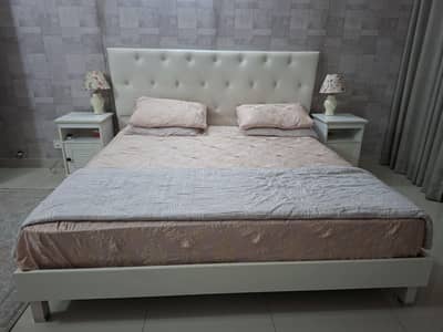 king bedroom set with side tables and dressing