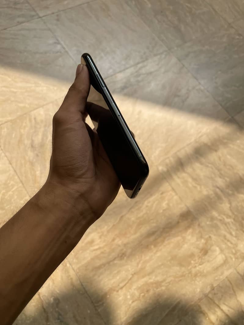 Apple iPhone 11 Pro 2
