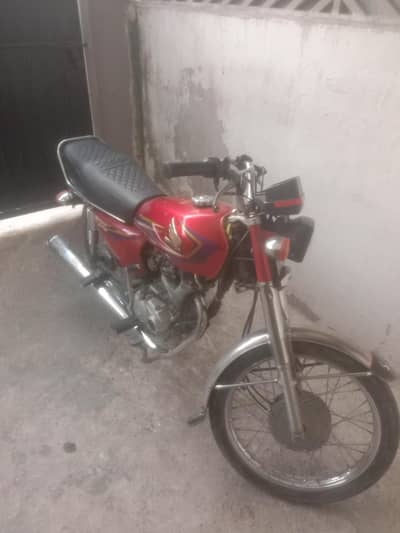Honda 125 neat and clean