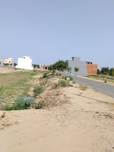 New Lahore City Phase 4 10 Marl 40 Feet Road Plot For Sale In Hot Location Possession Plot All Duse Clear