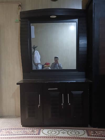 Dressing table