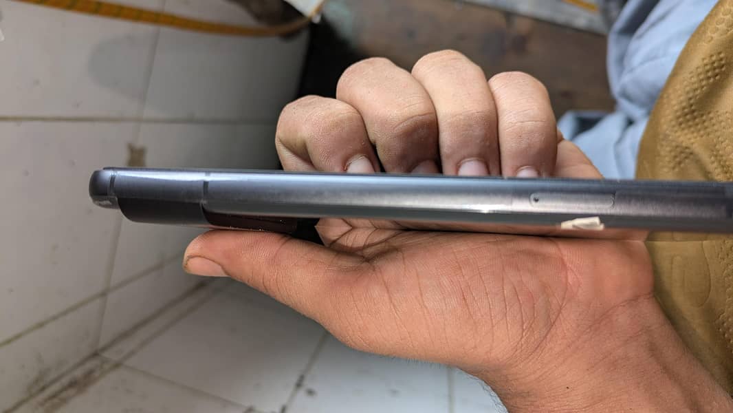 Google Pixel 8 4