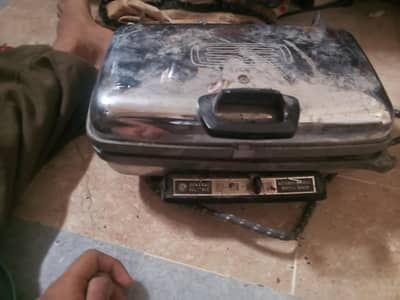 "Vintage Original General Electric (GE) Automatic Grill Waffle Baker