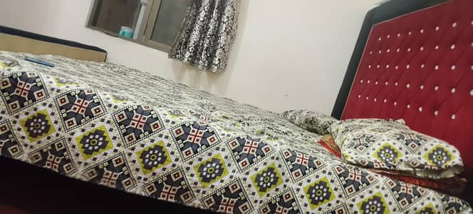 only one munth use matras and bed good condishan