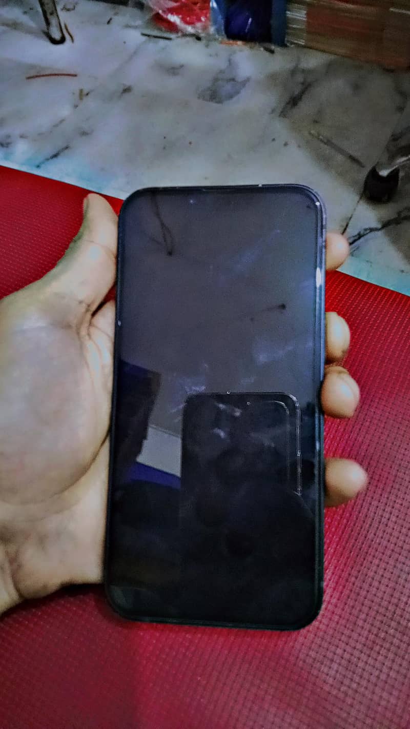 Apple iPhone 13 1