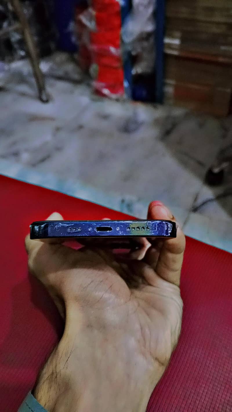 Apple iPhone 13 4