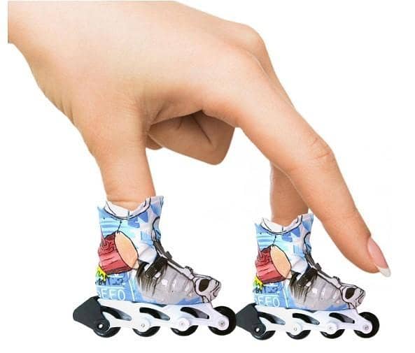 Roller Skates Finger Toy Set for Kids and Adults - Finger Skateboard Mini Board C R4260