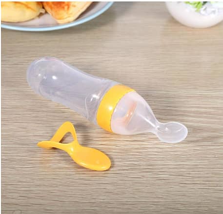 Food Feeder Cartoon Silicone Squeeze Bottle with Dispenser Spoon for Babies C R4570