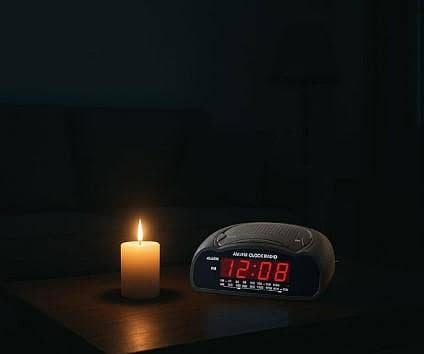 Digital Alarm Clock: AM/FM Radio with Red LED Display, Loud Alarm for Heavy Sleepers — B R4925