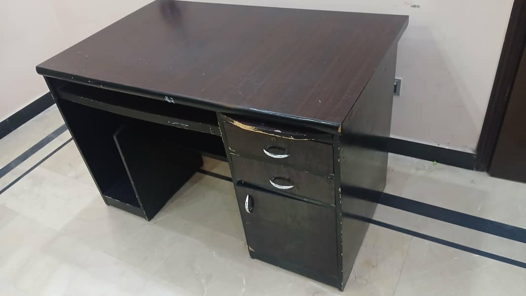 Computer table. used in good condition. 1